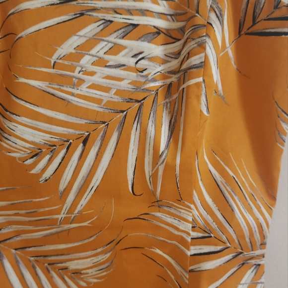 White house black market tank size 4 - Picture 7 of 7